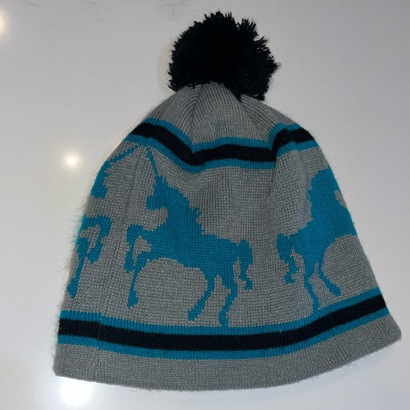purveyors of art Accessories - NWOT Grey, Black, & Turquoise Knit Unicorn Hat with Pom from Purveyors o…